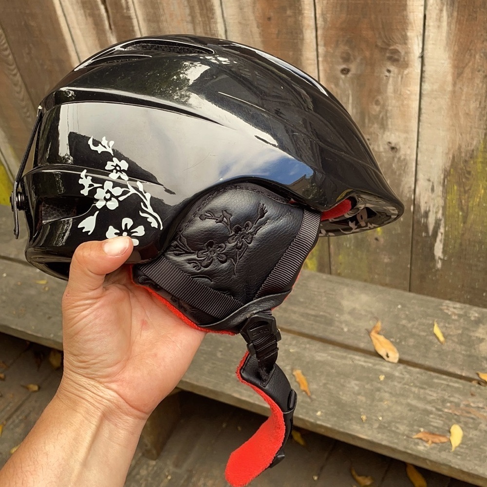 Snowboarding helmet